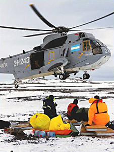 helicopter rescues USAP science team